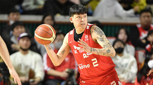 패스하는 최준용 (사진=KBL 제공, 연합뉴스)