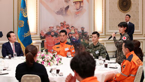 윤 대통령, 튀르키예 구호대와 오찬…"1천만 달러 조성해 이재민촌 참여"