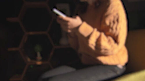 핸드폰 메시지 보내는 사람 자료화면