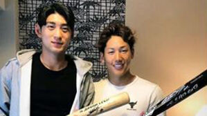 한일 대표 교타자 이정후 &middot; 요시다, 우정의 방망이 교환