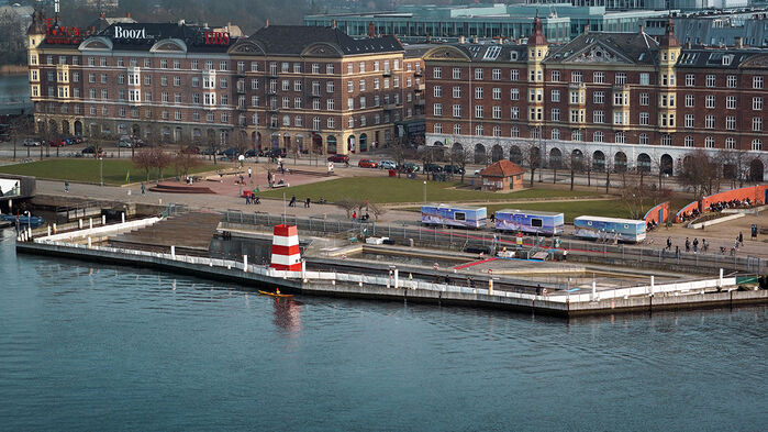 덴마크 코펜하겐 브뤼게섬의 부유식 해수풀장