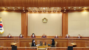 헌재 "검수완박, 심의 &middot; 표결권 침해지만 무효는 아냐"