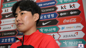여자축구 간판 지소연 "화장실&middot;천막서 탈의, 미국이면 큰일 나"