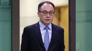 퇴근하는 이원석 검찰총장