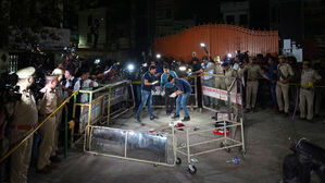 생방송 인터뷰 중 총 맞았다&hellip;조폭 출신 인도 정치인 피살