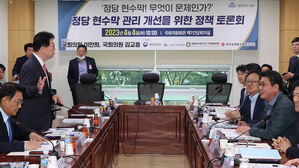 정당 현수막 목 걸림 사고 막는다&hellip;'2m 위로 게시' 지침