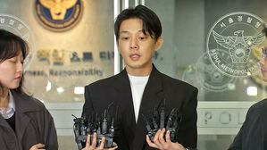 유아인, '마약 혐의' 출석했다가 취재진 보고 도로 귀가