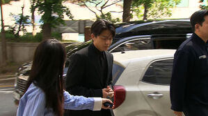 [단독][영상] '마약 투약 혐의' 유아인 경찰 출석&hellip;2차 소환