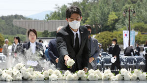 다시 한번 광주 찾은 전우원 씨&hellip;일가 처음으로 5&middot;18 추모식 참석