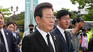 5&middot;18 기념식 참석하는 이재명