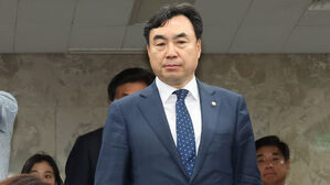 검찰, '민주당 돈 봉투' 윤관석 의원에 징역 5년 구형