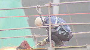 공백 채우는 외국인 근로자…"전문인력 양성에는 한계"