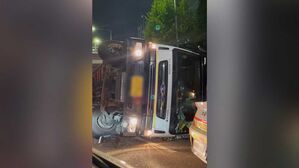 차선 변경하던 승합차, 화물차 추돌해 4명 중경상