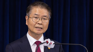 이정식 노동장관, '심사 없이 삼성 취업' 과태료 처분