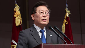 지역신문의 날 기념식 참석한 민주당 이재명 대표