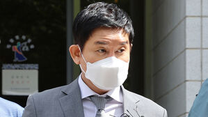 '1,300억 원 횡령' 라임 주범 김봉현, 2심도 징역 30년