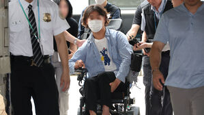 전장연 시위 중 경찰 깨문 중증장애인, 구속영장 기각