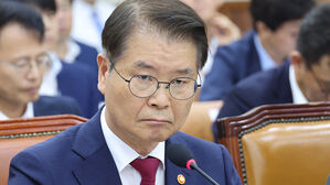 노동장관, 과거 '퇴직 후 심사 없이 삼성 취업' 과태료 처분