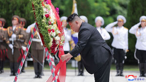 중국, 김정은 중국군묘 참배에 "중&middot;북 전통적 우호 계승"