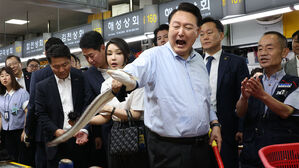 윤 대통령 "현명한 국민은 오염수 괴담에 흔들리지 않아"