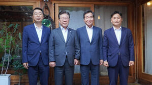 이재명 &middot; 이낙연 회동, 각각 "단합" "혁신" 강조