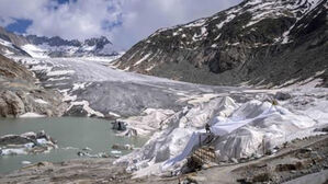 온난화에 알프스 빙하도 '줄줄'&hellip;37년 전 실종 산악인 유해 발견