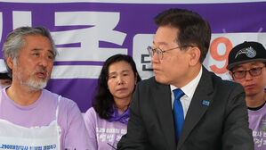 이재명 대표, 이태원참사 유가족 위로