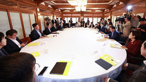 [속보] 당정 "전수조사 후 책임자 처벌 &middot; 입주자에 손해배상&hellip;입주 예정자에 계약해지권 부여"