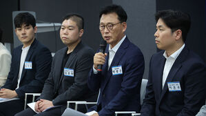 더불어민주당 민생채움단 단장인 박광온 원내대표가 3일 오후 서울 마포구 프론트원에서 열린 혁신성장을 위한 플랫폼 스타트업 간담회에서 인사말하고 있다.