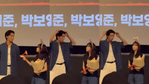 [SBS Star] VIDEO: Park Seo Jun Gets Bashed for His "Big-Headed" Behavior While Greeting Fans