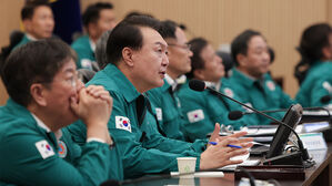 윤 대통령 "태풍 대비에 만전"&hellip;선제적 통제 &middot; 신속 대피 강조