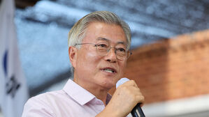 문 전 대통령 "대통령실이 나서서 흉상 철거 계획 철회하라"