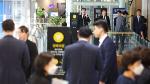 윤 대통령, 부친 윤기중 교수 빈소 도착&hellip;조문 시작