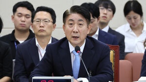 민주당 "이동관 '청문회 자료제출 거부' 고발할 것&hellip;국회 무력화"