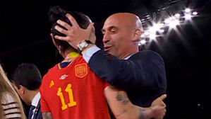 여자월드컵 '키스 파문', 버스 내 동영상 공개로 또 논란