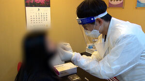 코로나19, 4급 감염병으로 하향&hellip;검사비 개인 부담 전환