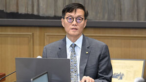 이창용 "금리 1∼2% 가능성 크지 않아…부동산 투자 시 고려해야"