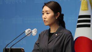 민주당 "뭐가 그렇게 두려운가"&hellip;영수회담 수용 거듭 촉구