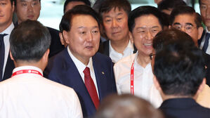 윤 대통령, 문 정부 부실기업에 비유&hellip;"분식 회계에 내실 없어"