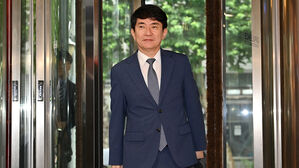 이균용, 비상장주식 재산신고 누락&hellip;"착오였지만 국민께 송구"