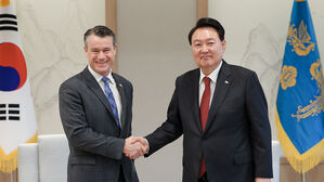 윤 대통령, 토드 영 상원의원 접견&hellip;"미 의회 '한미일 협력' 지지 기대"