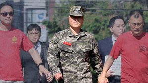 박정훈 전 수사단장 영장 기각&hellip;출입 방식 놓고 '실랑이'