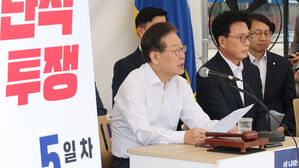 발언하는 이재명 대표