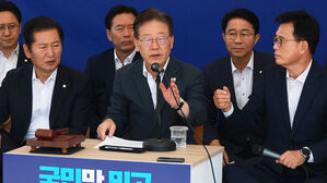 발언하는 이재명 대표