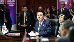 한&middot;아세안 정상회의서 발언하는 윤석열 대통령