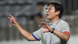 축구대표팀 임시 사령탑에 황선홍 올림픽팀 감독 선임