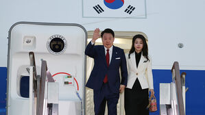 인니 인도 순방 마치고 귀국한 윤석열 대통령 내외