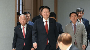 일본 민단 단원들 만난 윤 대통령 "한일관계 진전, 동포들에 큰 힘"