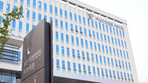 동창 협박해 2억 원 뜯어낸 20대&hellip;재판부 "최악 중 최악"