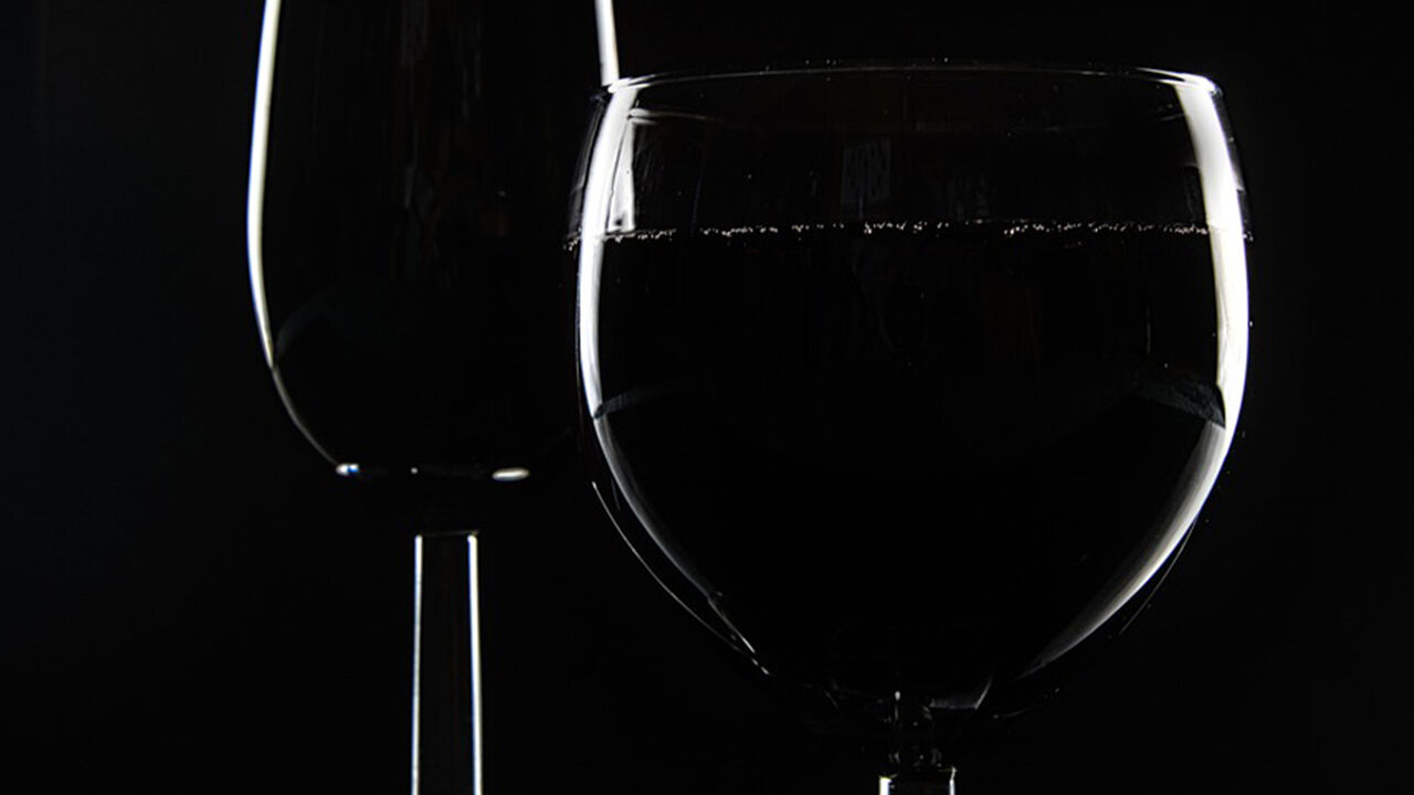 '와인에 세제'…유대인 부부 몰래 유해물질 넣은 보모 기소